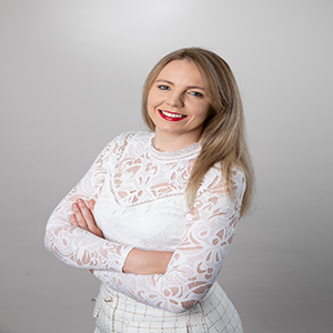 Lyndsay Kealy